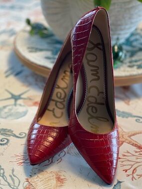 Sam Edelman - Hazel Croc-Embossed Pointed Toe Pumps